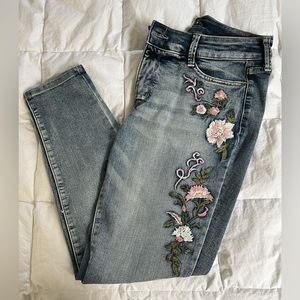 St. John’s Bay Floral Embroidered Skinny Jeans Size 6